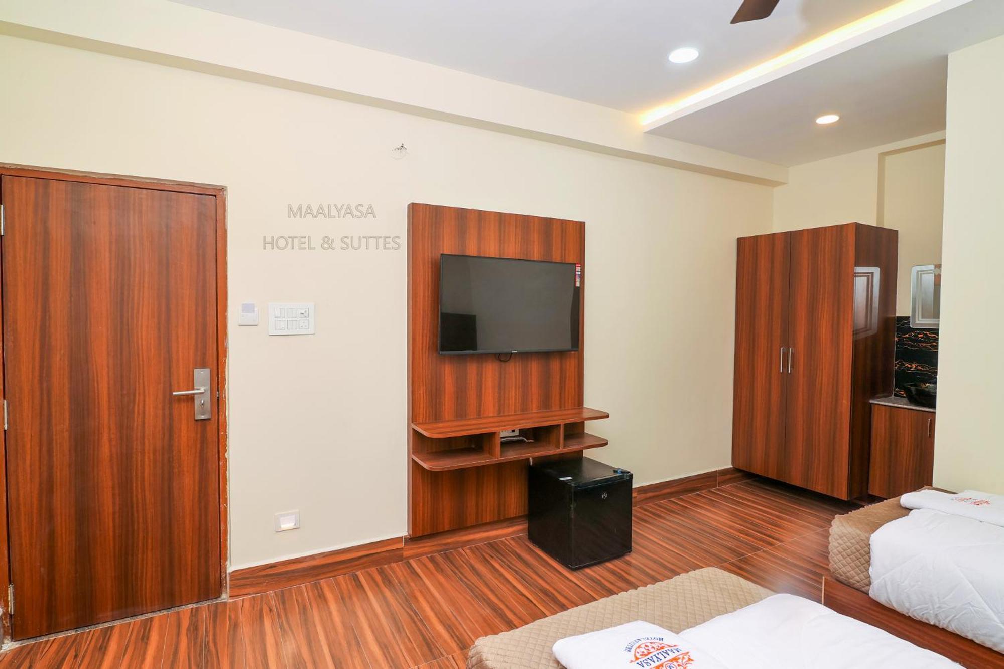 Maalyasa Hotel And Suites Hyderabad Exterior photo