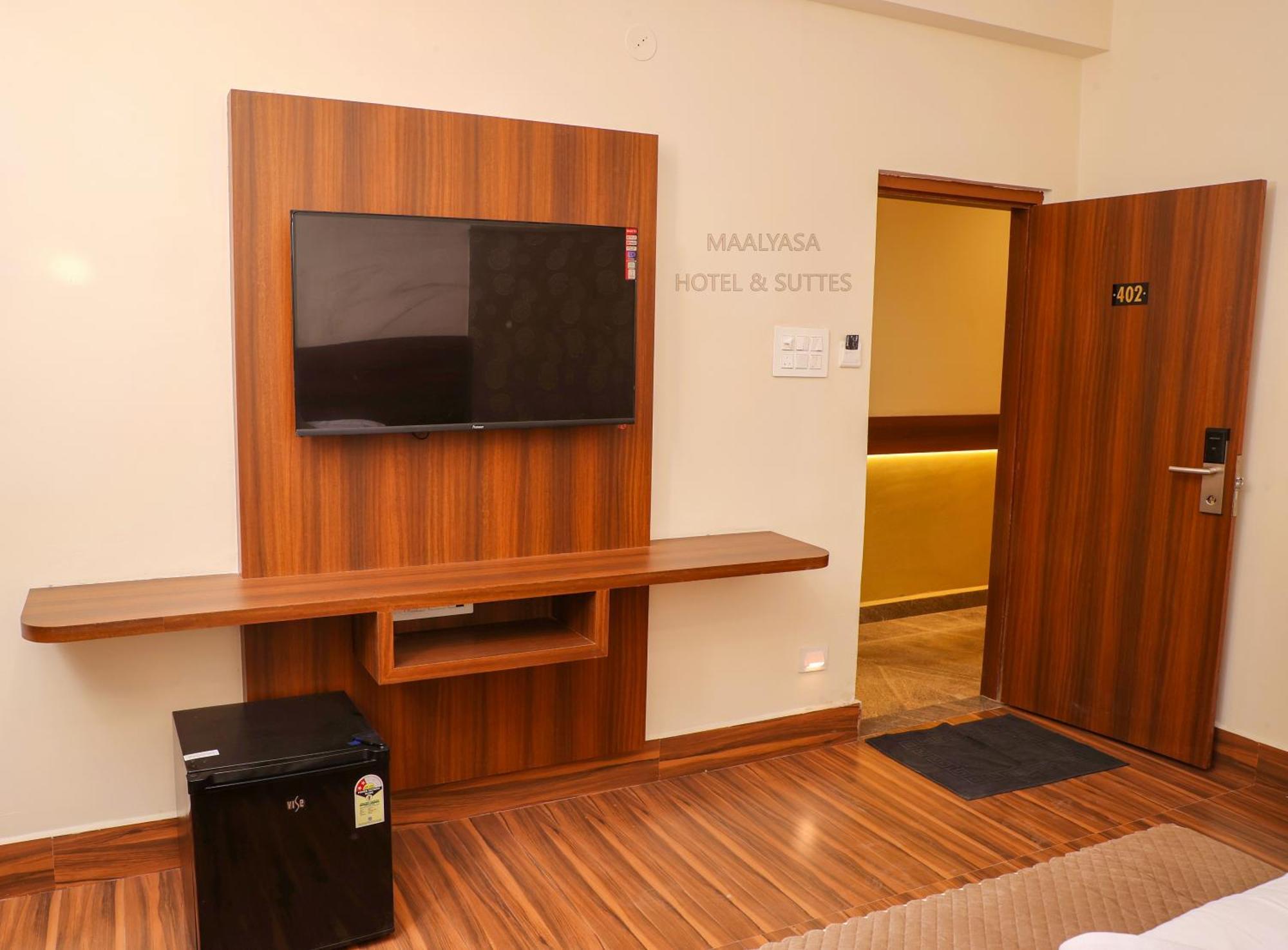 Maalyasa Hotel And Suites Hyderabad Exterior photo